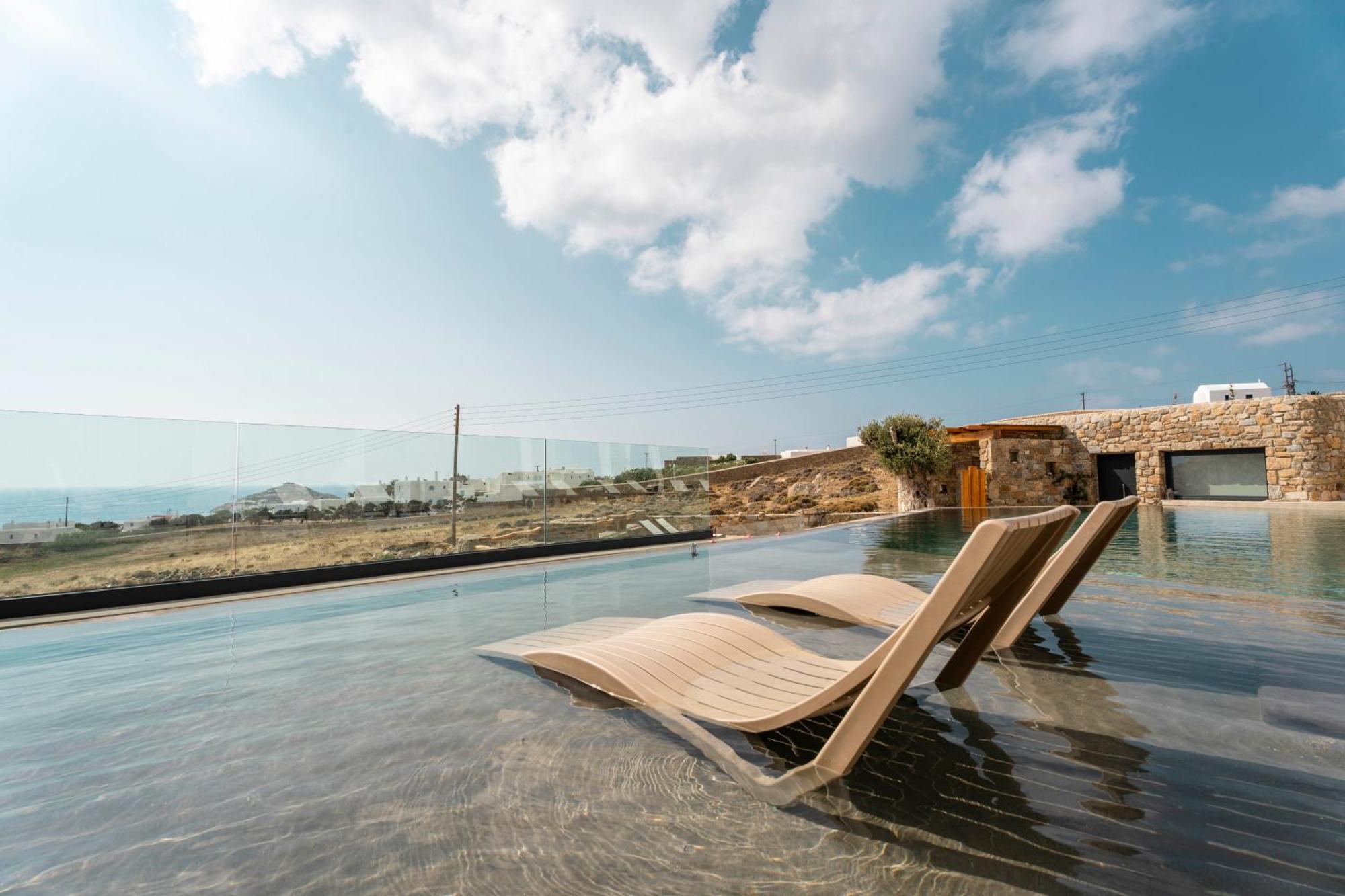 M-vibes Mykonos